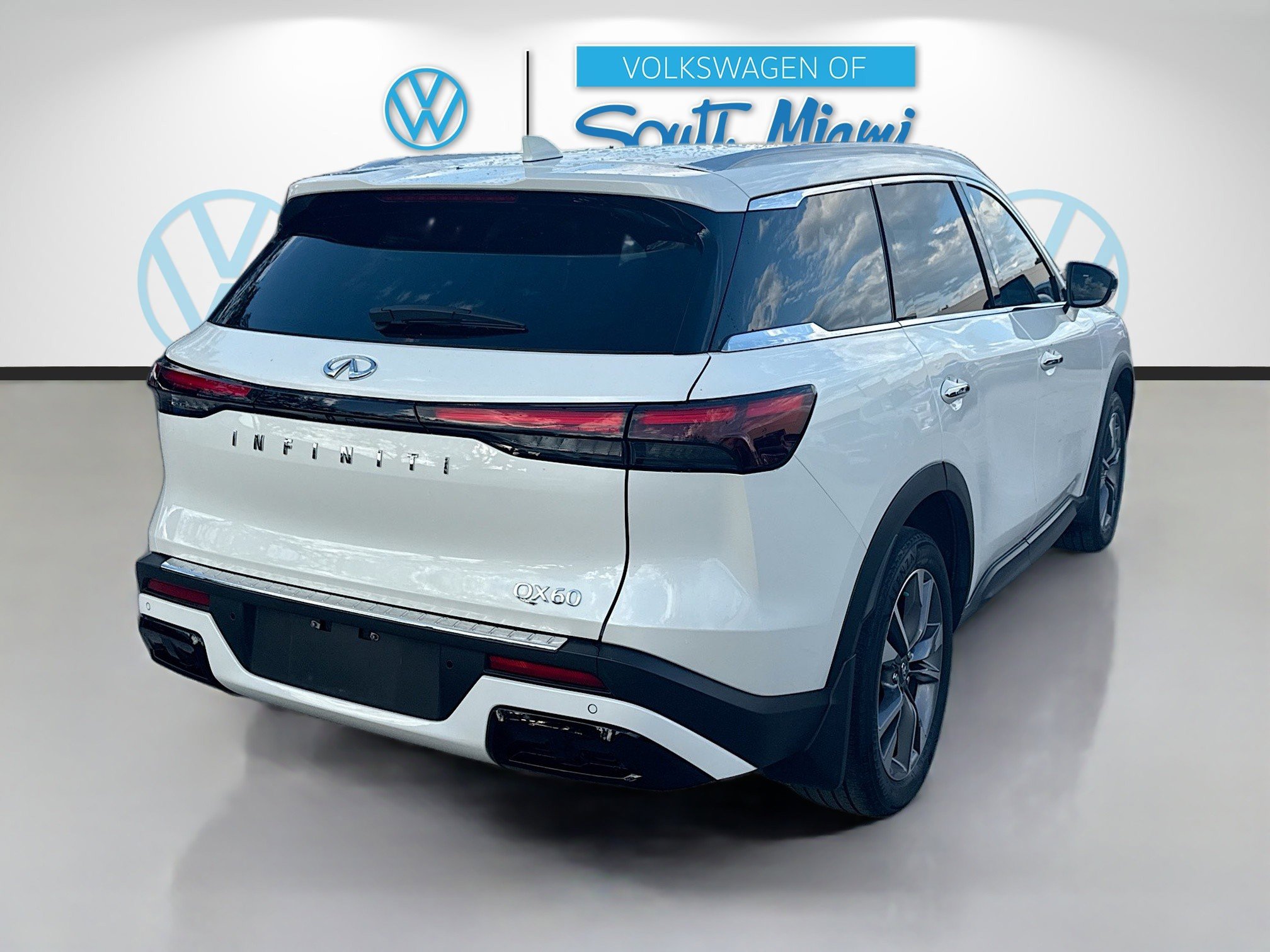 Used 2023 INFINITI QX60 Luxe w/ Cargo Package image 7