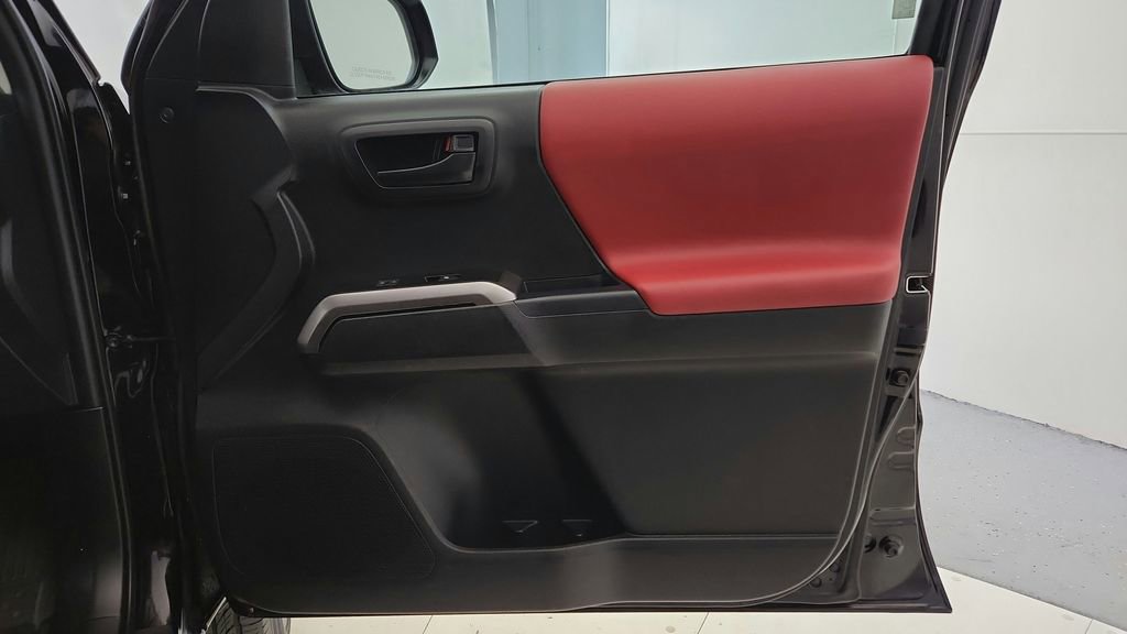 Certified 2023 Toyota Tacoma SR5 AWD/4WD image 18