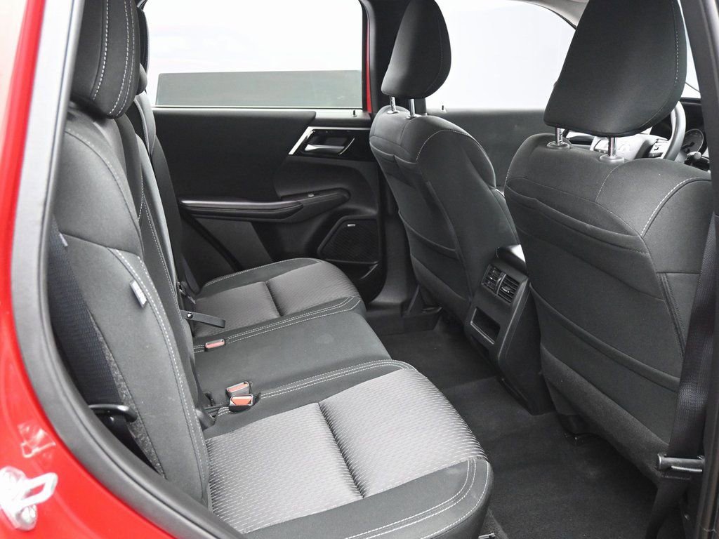 Used 2025 Mitsubishi Outlander ES image 29