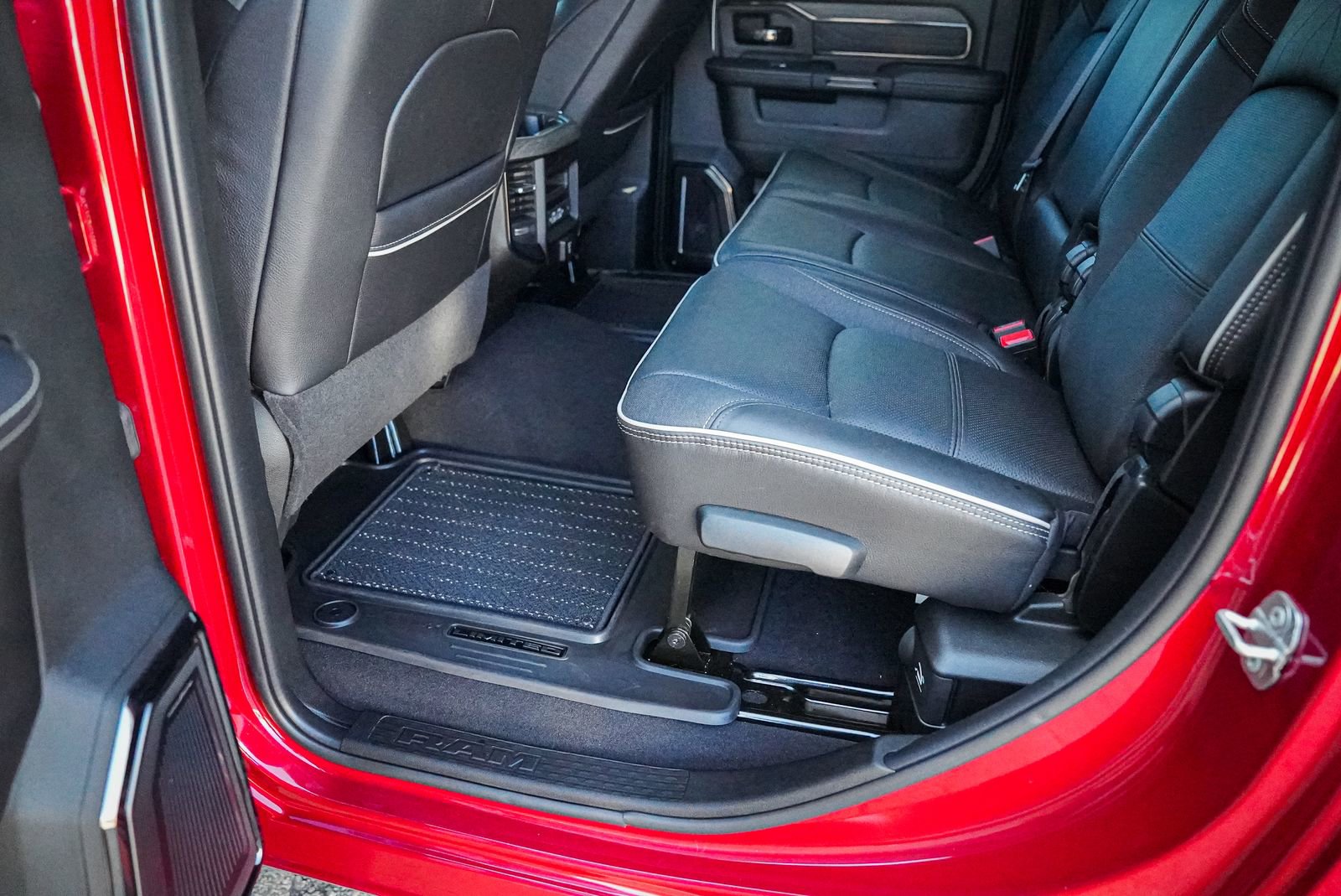 Used 2026 RAM 3500 Limited image 33