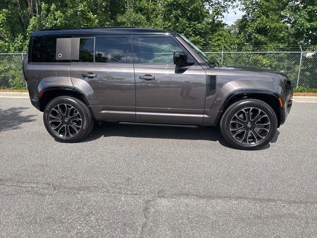 Used 2025 Land Rover Defender 110 AWD/4WD image 12