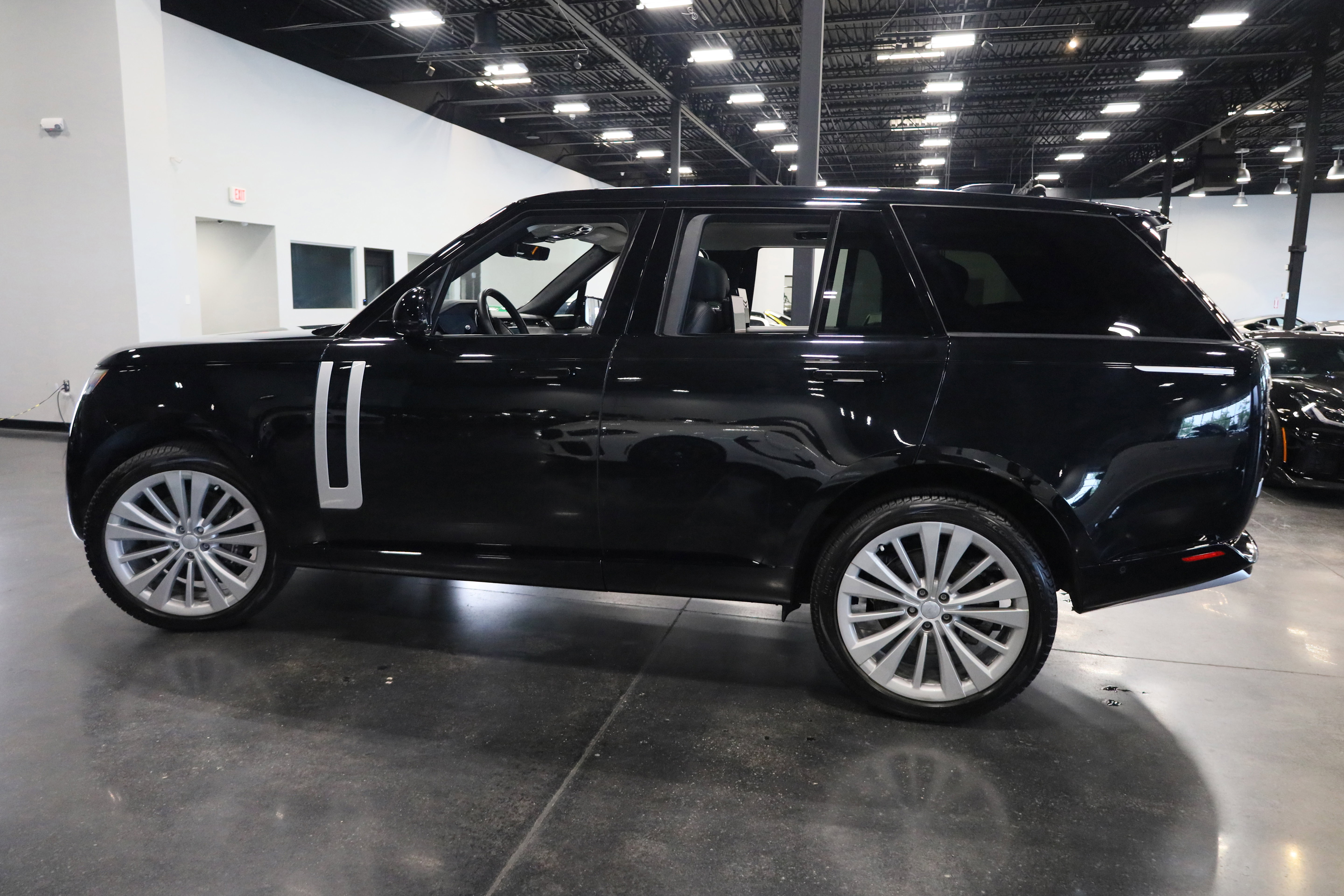 Used 2023 Land Rover Range Rover First Edition image 10