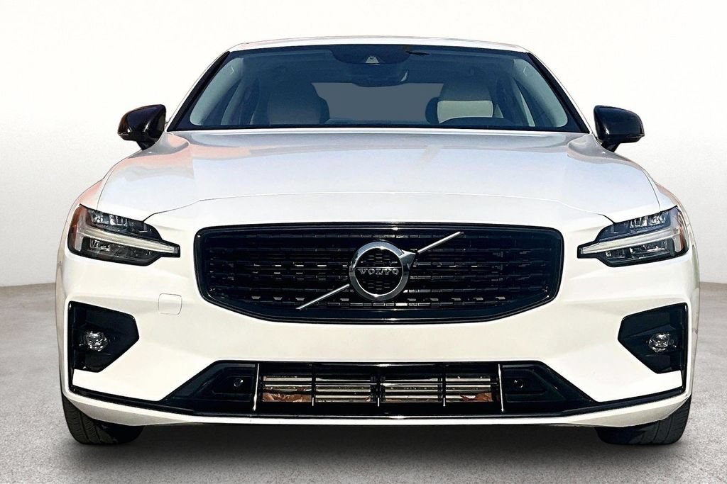 Used 2021 Volvo S60 T5 Momentum FWD image 4