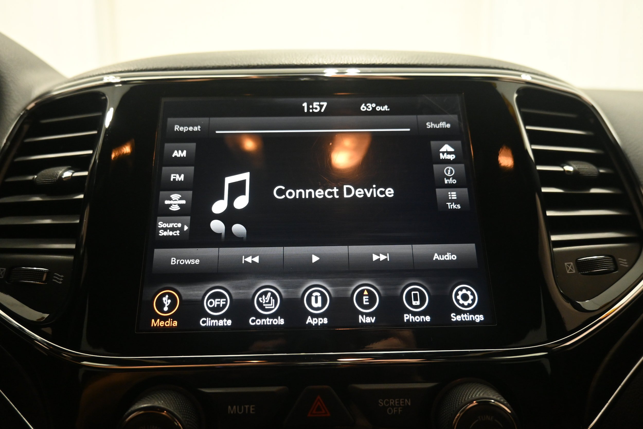 Used 2021 Jeep Grand Cherokee Limited AWD/4WD image 17