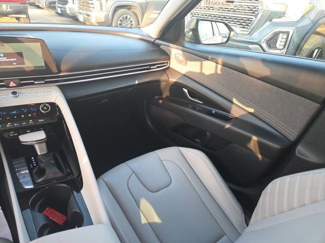 Used 2025 Hyundai Elantra Limited image 15