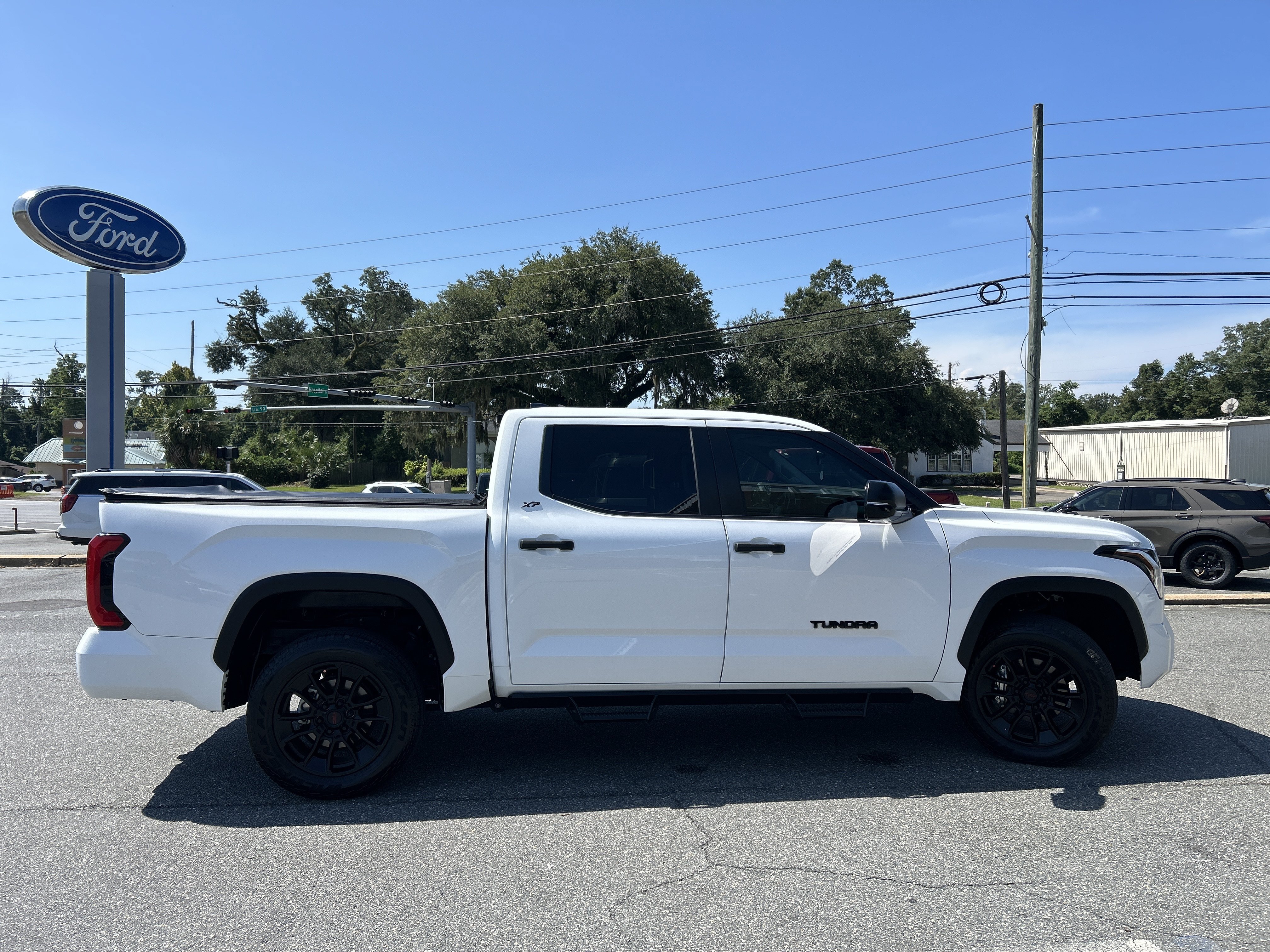 Used 2024 Toyota Tundra SR5 w/ SR5 Convenience Package AWD/4WD image 8