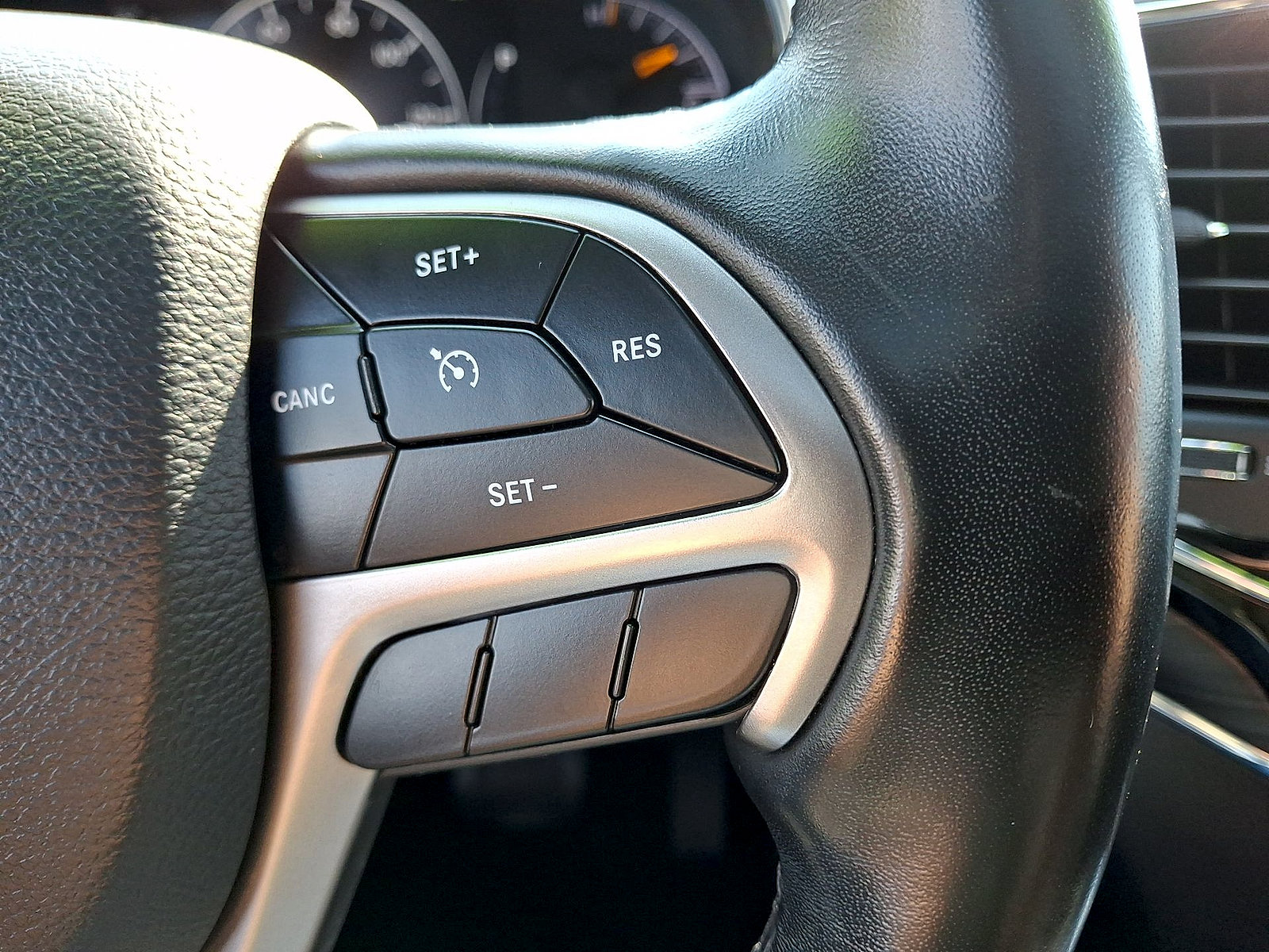 Used 2020 Jeep Grand Cherokee Limited AWD/4WD image 18