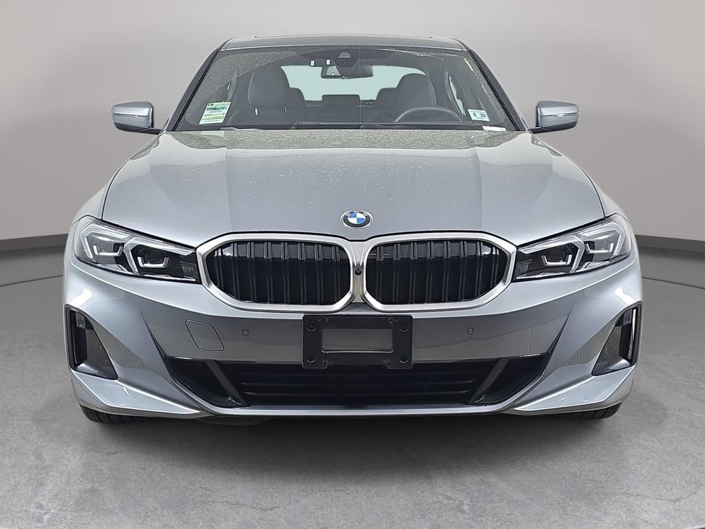 Used 2025 BMW 330i xDrive Sedan w/ Convenience Package AWD/4WD image 3