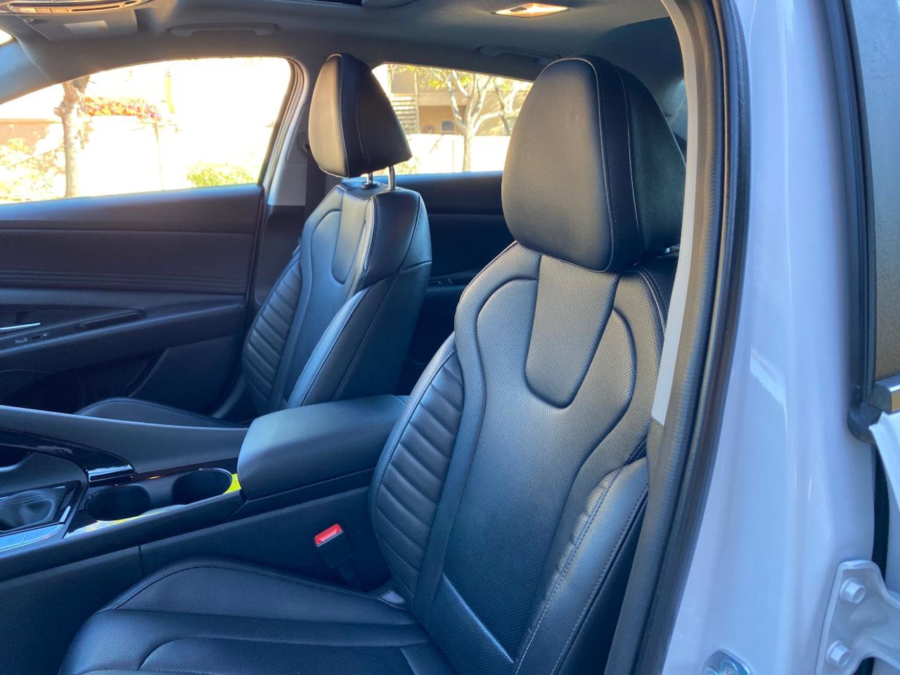 Used 2025 Hyundai Elantra Limited image 21