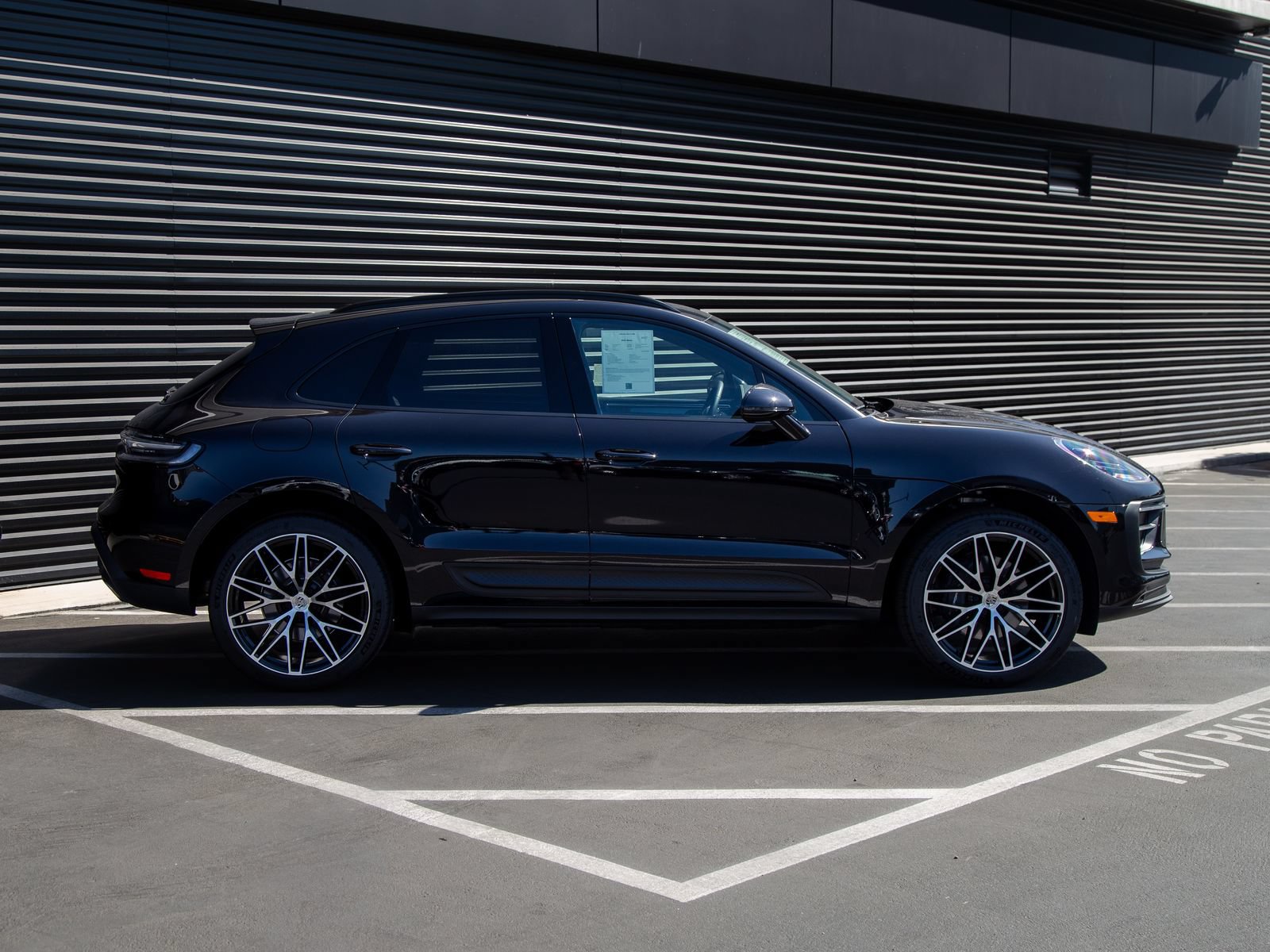 Certified 2026 Porsche Macan AWD/4WD image 8