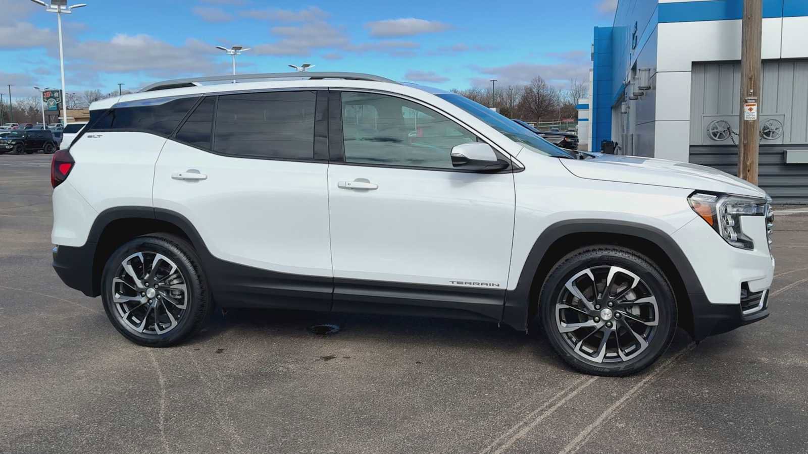 Certified 2024 GMC Terrain SLT w/ LPO, Floor Liner Package image 9