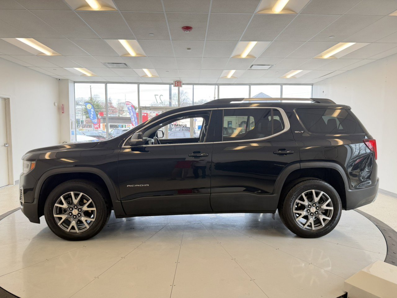 Used 2023 GMC Acadia SLT image 58