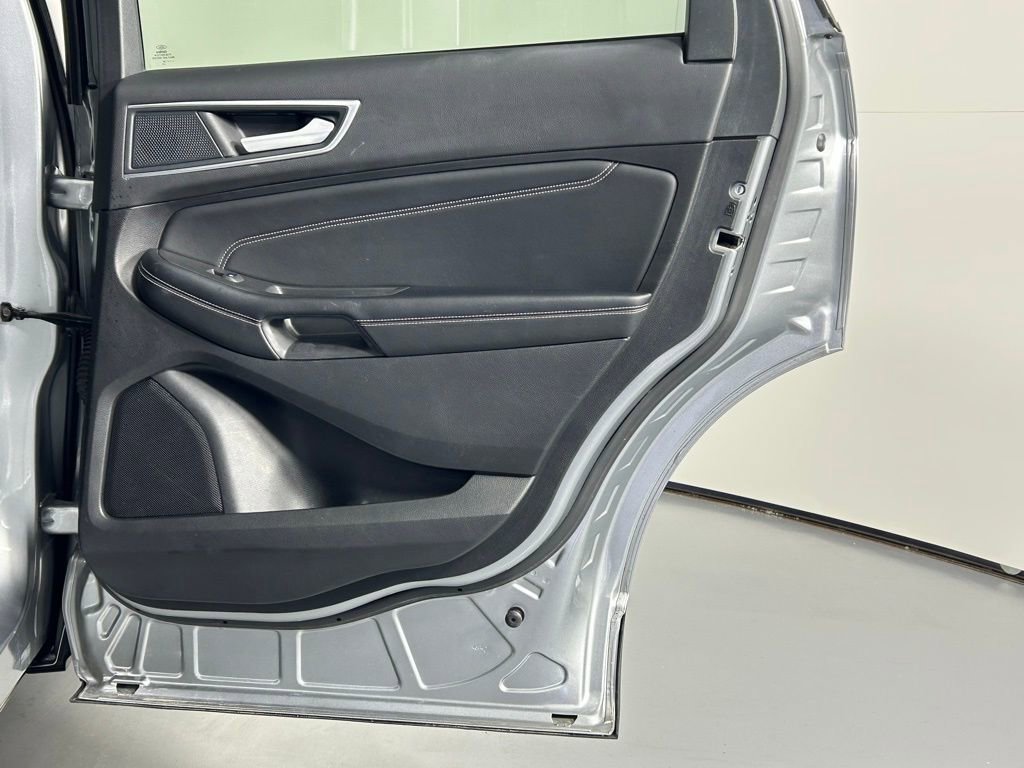 Used 2024 Ford Edge Titanium image 12