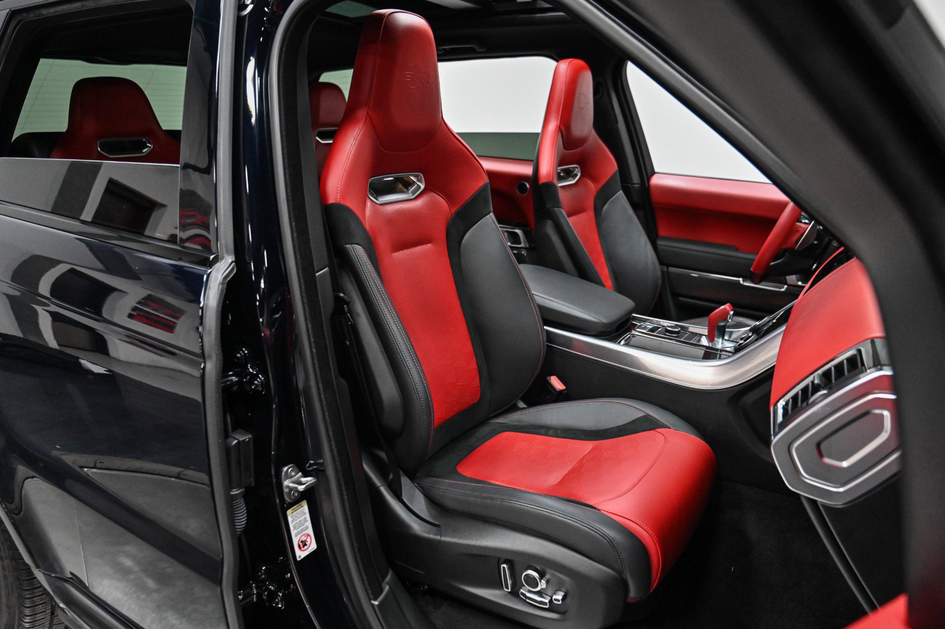 Used 2022 Land Rover Range Rover Sport SVR Carbon Edition image 41