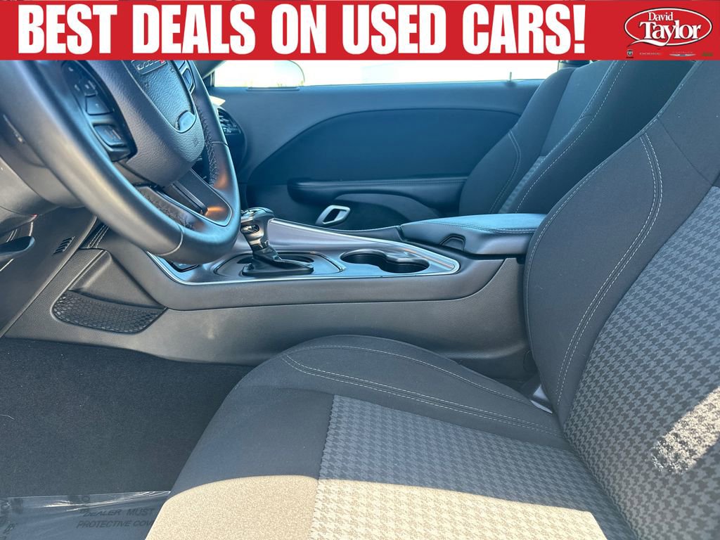 Used 2021 Dodge Challenger SXT RWD image 9