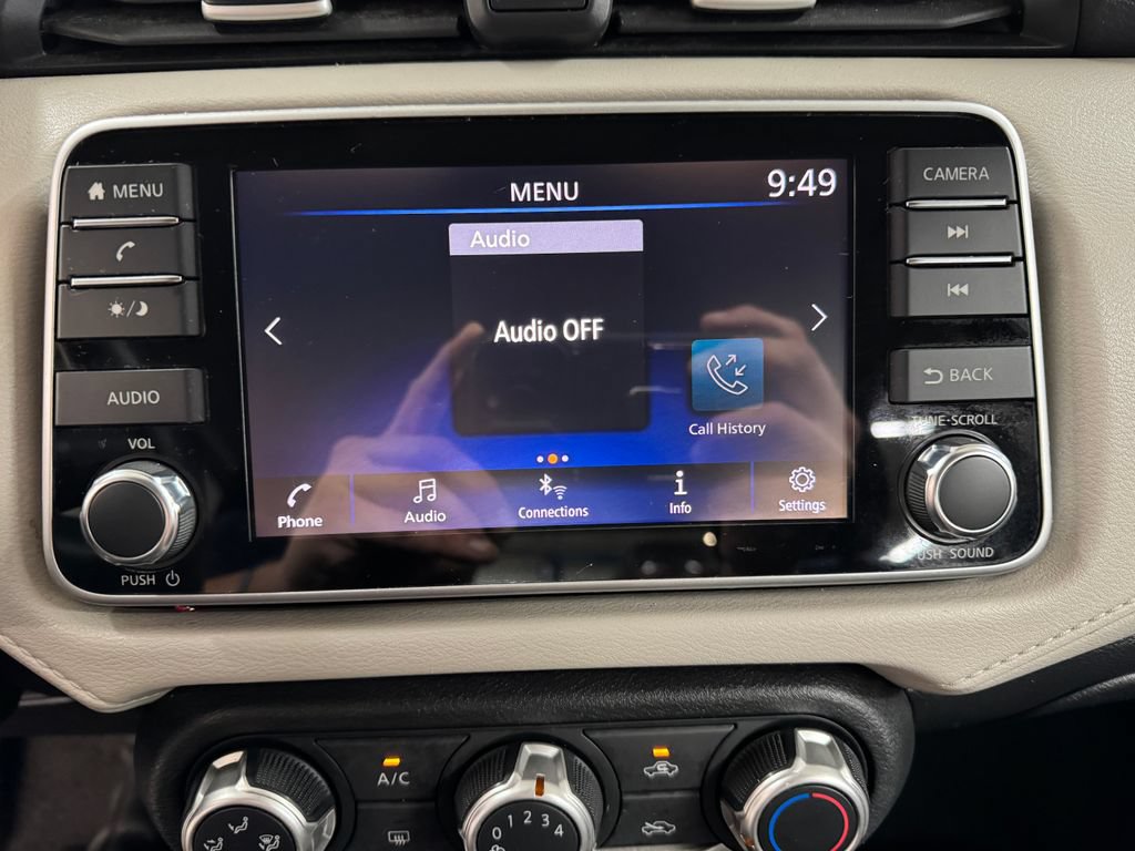 Used 2021 Nissan Versa SV FWD image 20