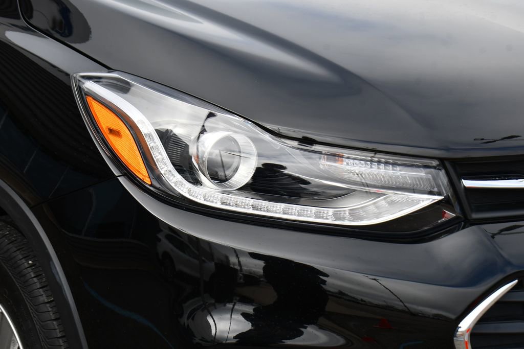 Used 2022 Chevrolet Trax LT w/ LT Convenience Package AWD/4WD image 36