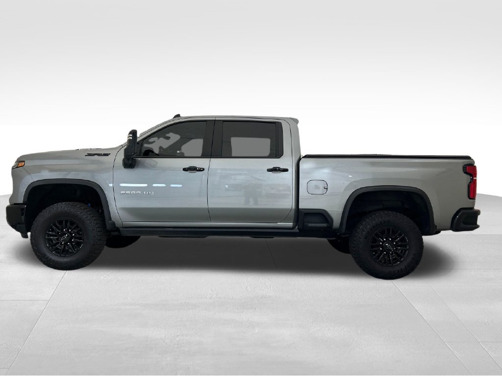 Used 2024 Chevrolet Silverado 2500 ZR2 w/ Technology Package AWD/4WD image 2