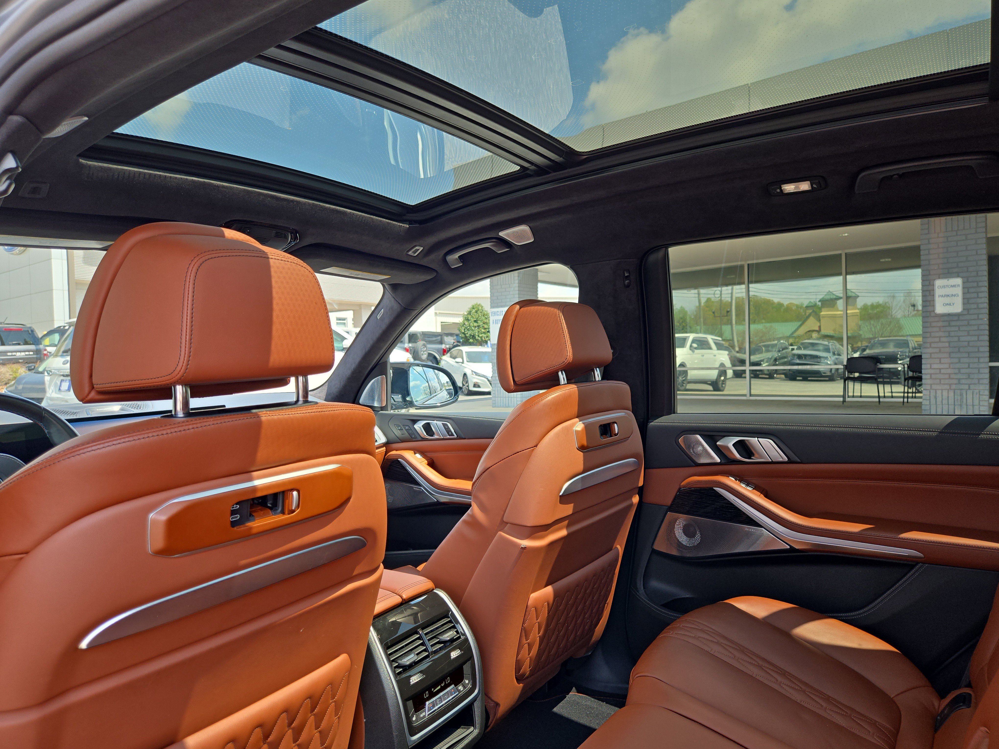 Used 2024 BMW X7 M60i w/ Executive Package image 18