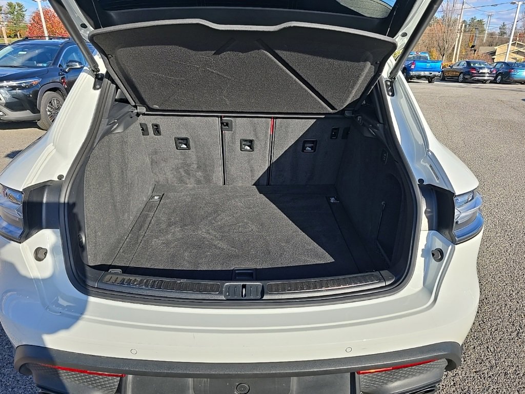 Used 2023 Porsche Macan Turbo image 6