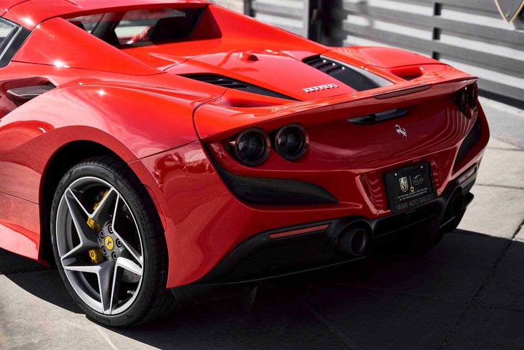 Used 2022 Ferrari F8 Tributo image 12