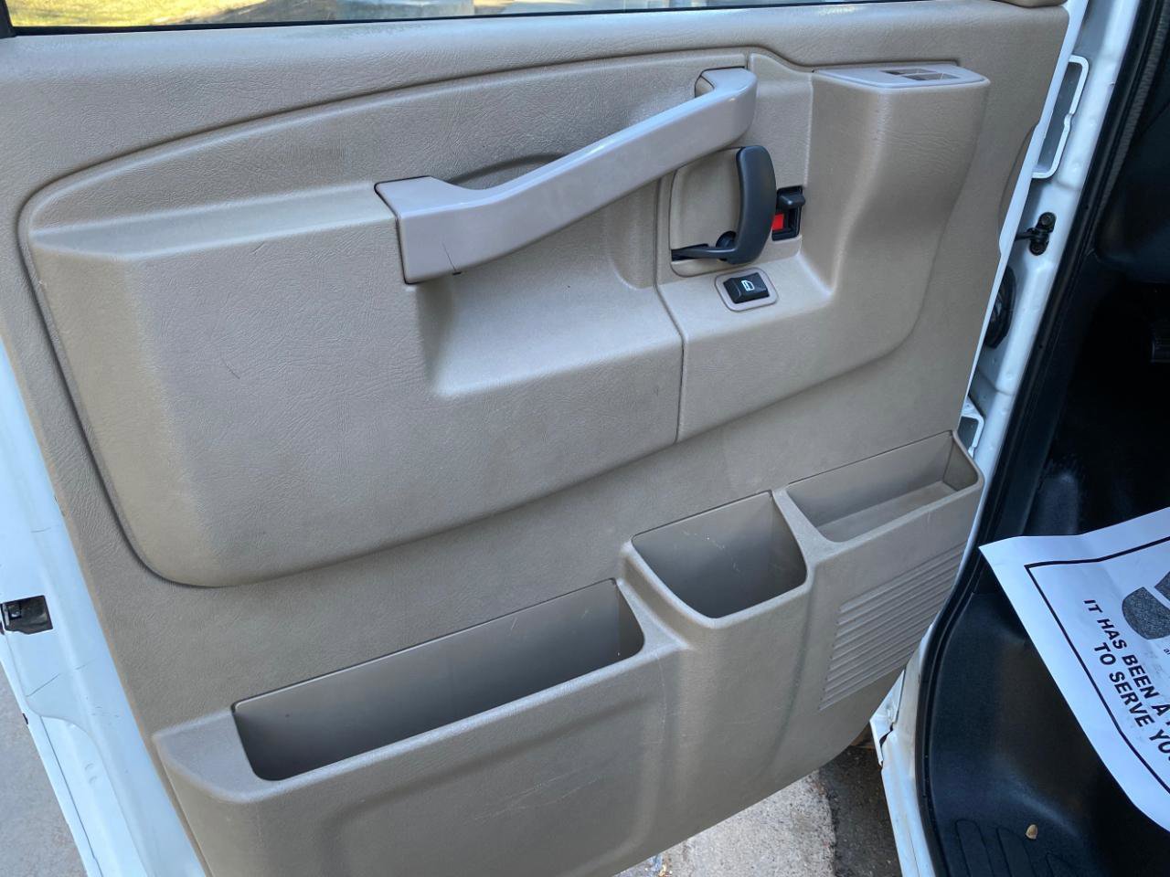 Used 2017 Chevrolet Express 3500 Extended image 32