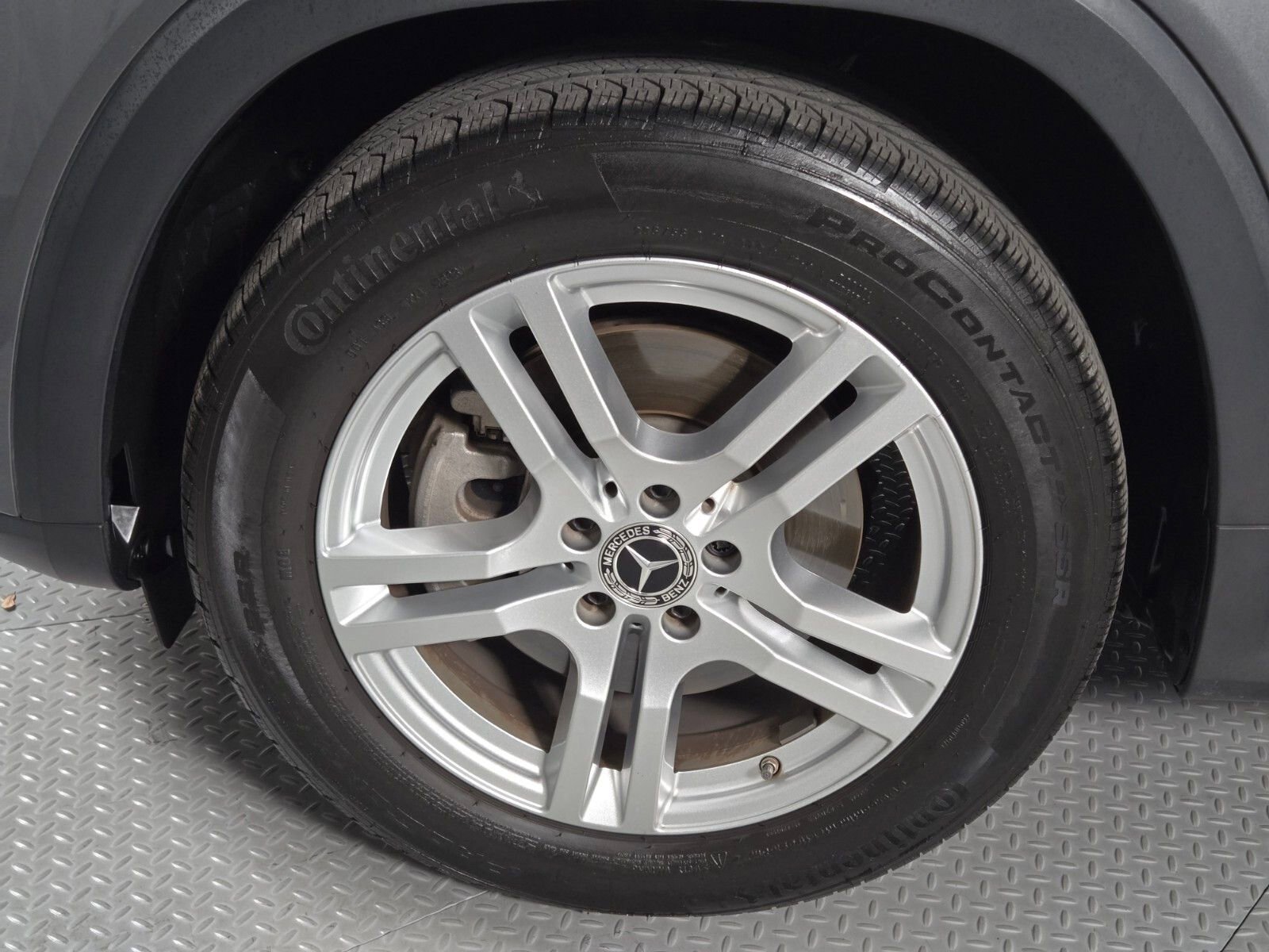 Used 2021 Mercedes-Benz GLB 250 4MATIC w/ Premium Package image 9