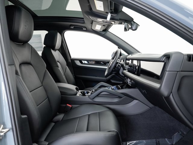 Used 2025 Porsche Cayenne image 23