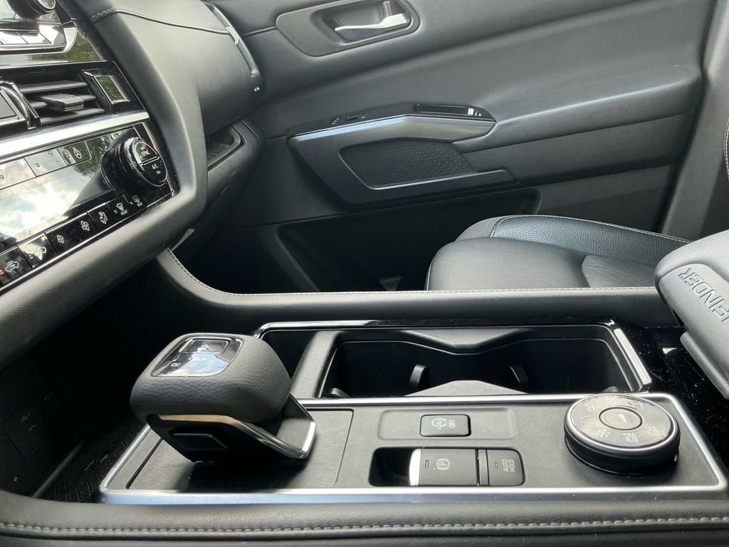 Used 2023 Nissan Pathfinder SL AWD/4WD image 28