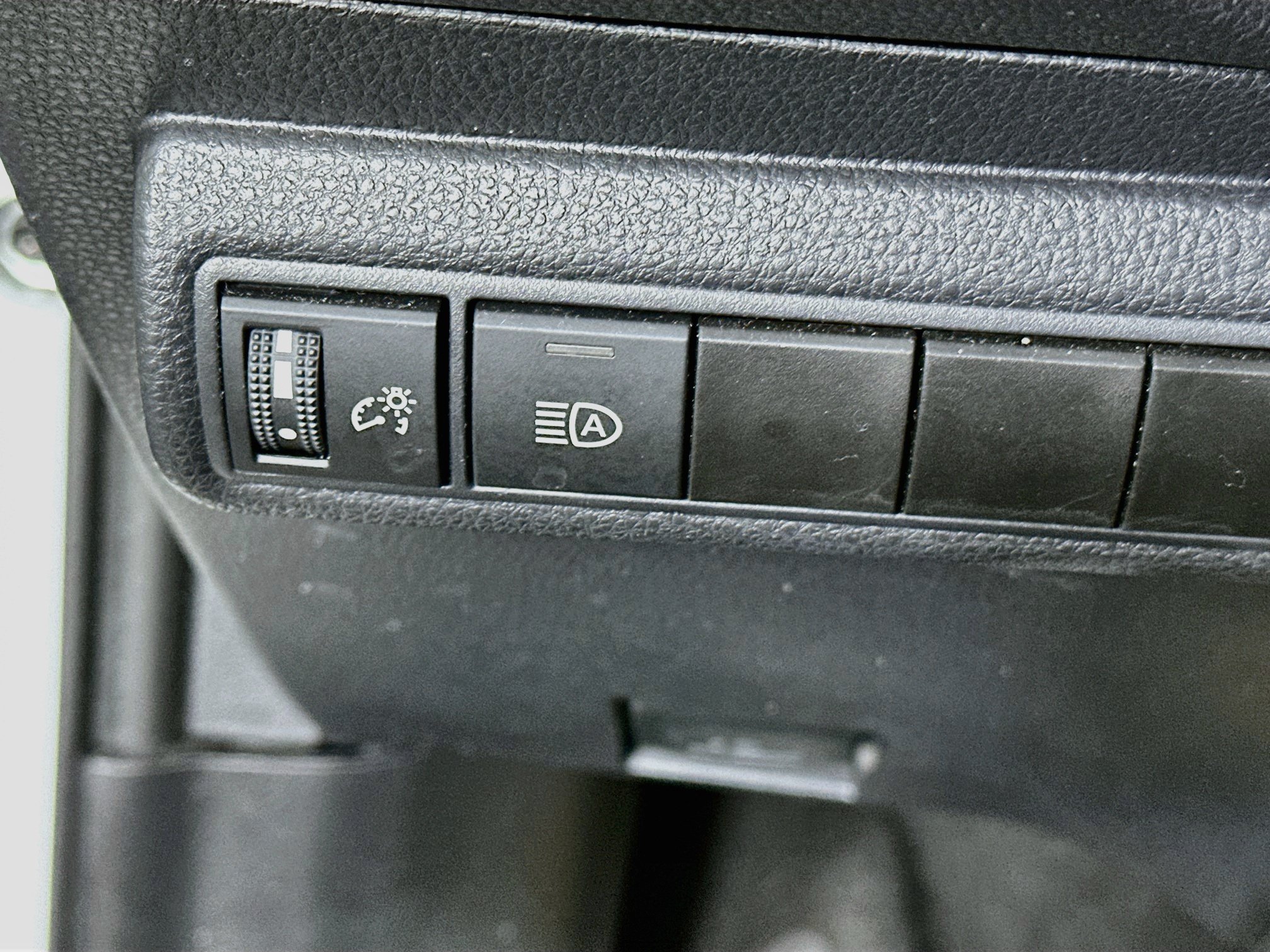 Used 2025 Toyota Corolla LE FWD image 17
