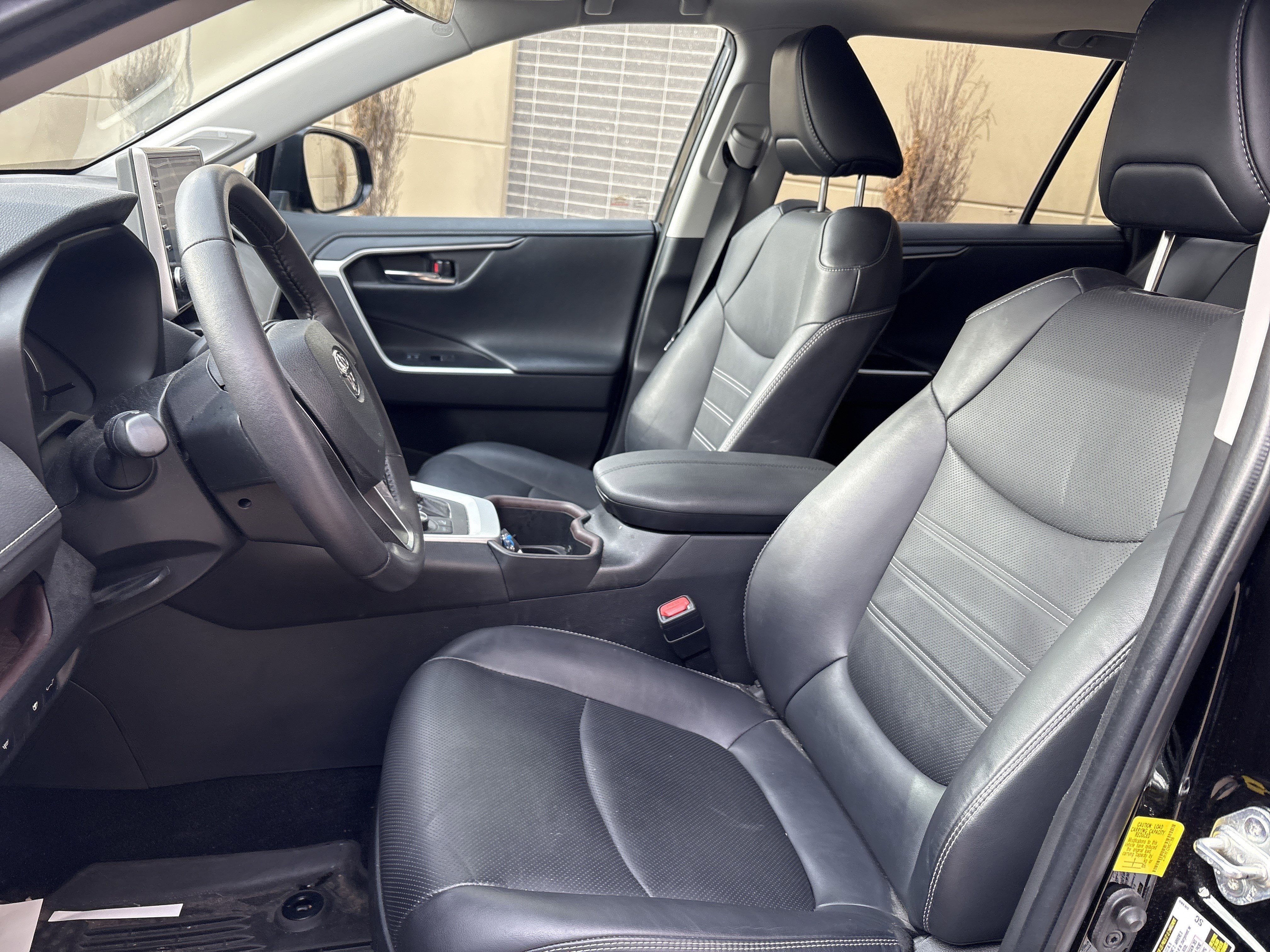 Used 2022 Toyota RAV4 Limited image 16