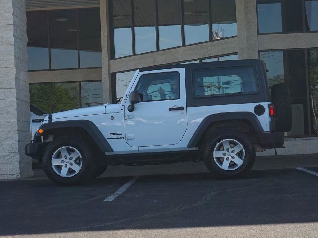 Used 2017 Jeep Wrangler Sport w/ Connectivity Group AWD/4WD image 5