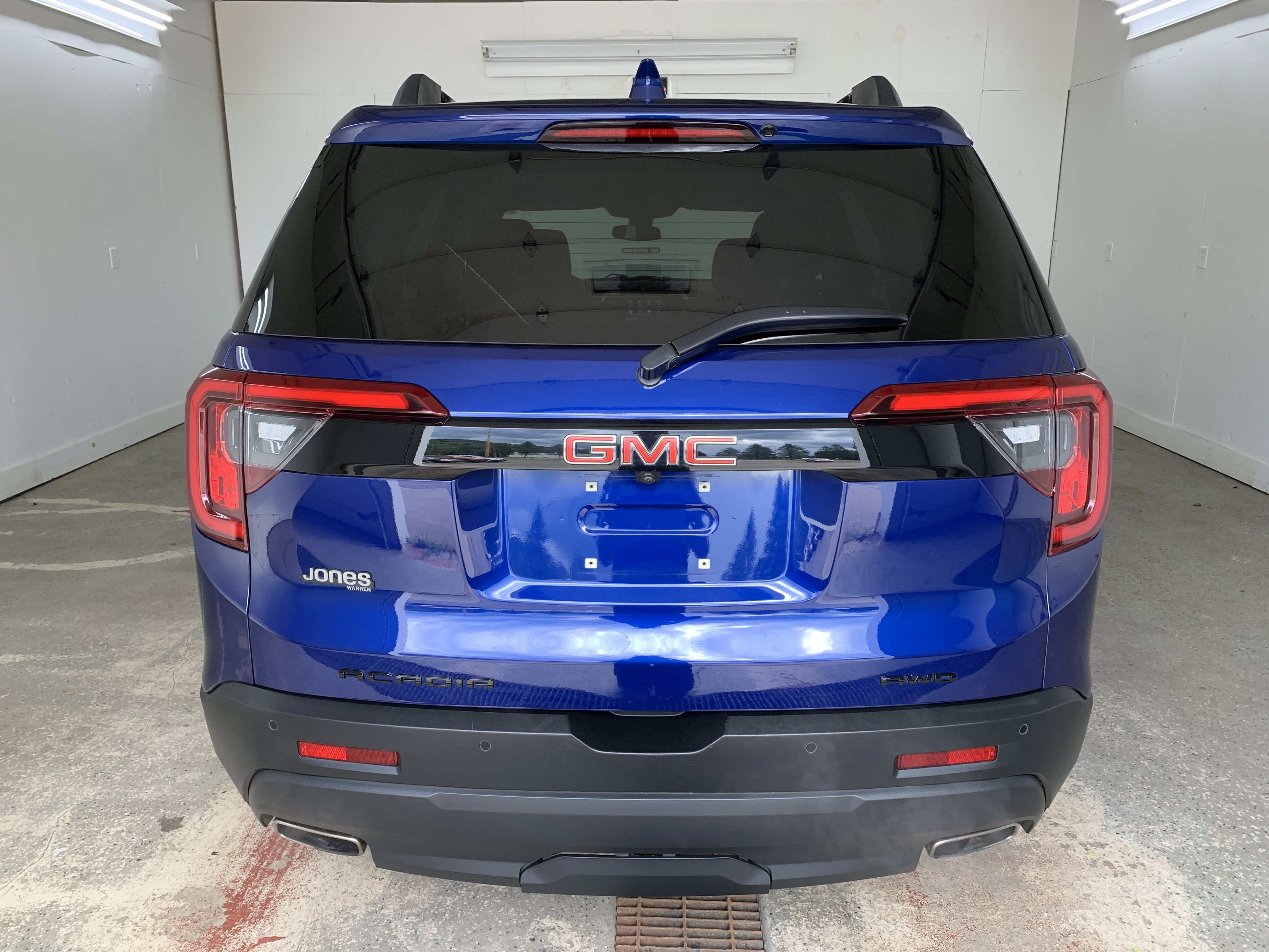 Used 2023 GMC Acadia SLE w/ Elevation Edition image 5