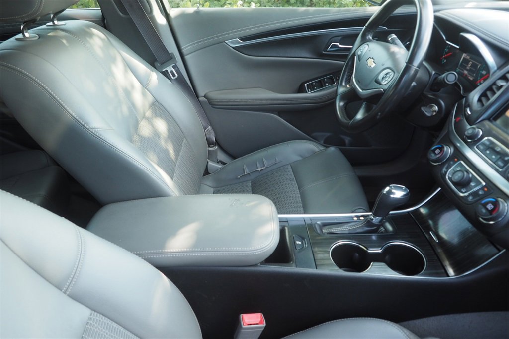 Used 2017 Chevrolet Impala LT image 24