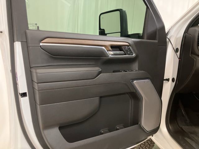 Used 2024 Chevrolet Silverado 3500 High Country w/ Technology Package image 9