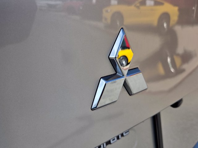 Used 2023 Mitsubishi Outlander SE FWD image 12