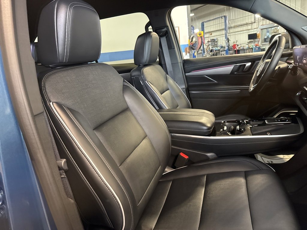 Used 2025 Buick Enclave Preferred image 33