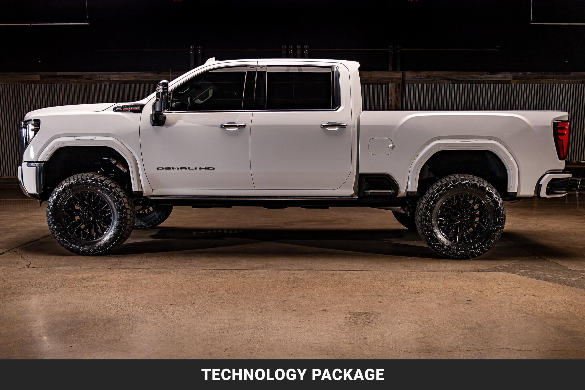 Used 2025 GMC Sierra 2500 Denali w/ Denali Reserve Package AWD/4WD image 6