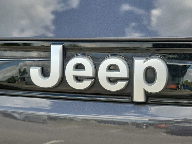 Used 2025 Jeep Grand Cherokee Summit w/ Adv Protech Group IV AWD/4WD image 8