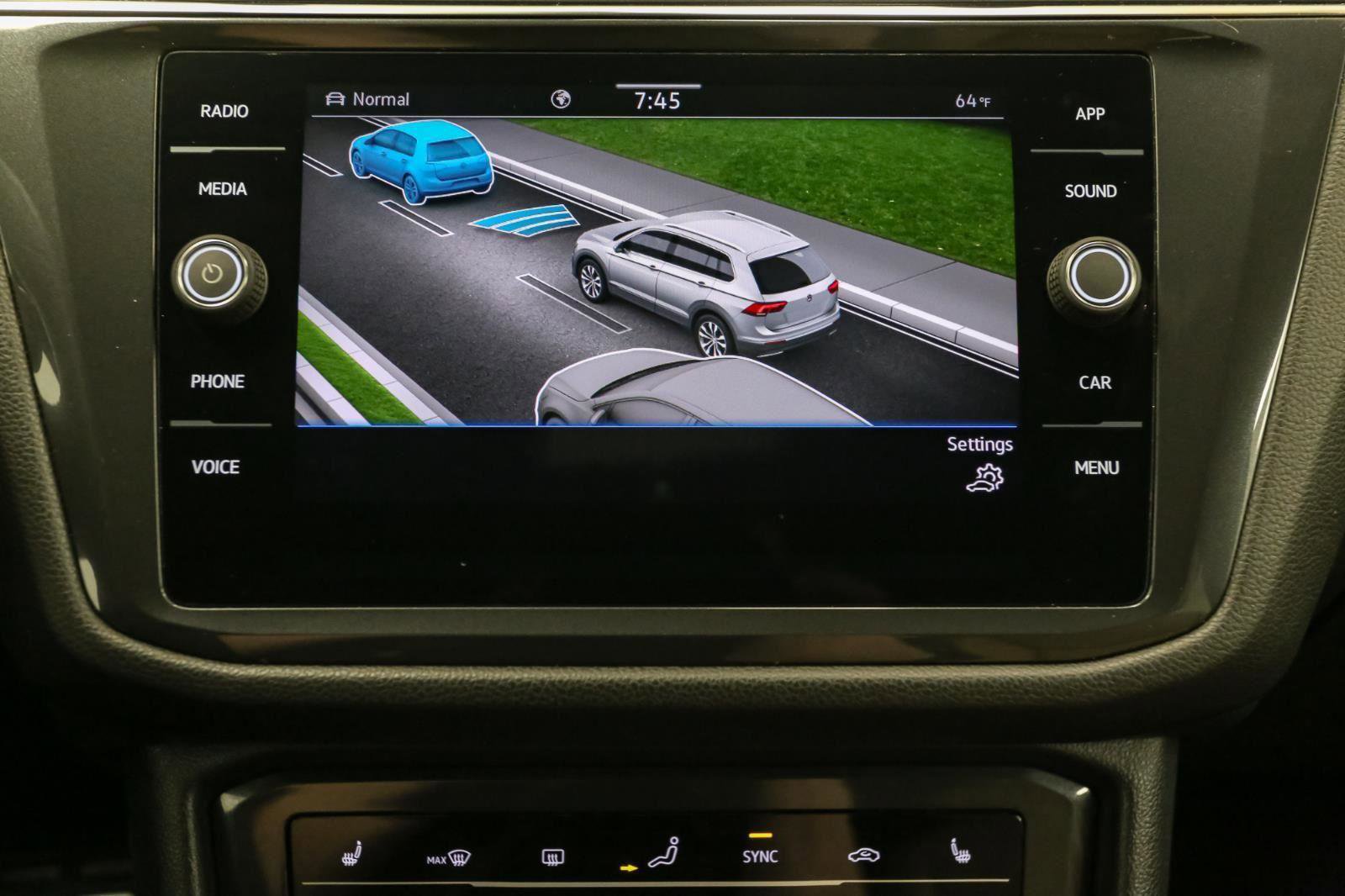 Certified 2023 Volkswagen Tiguan SE R-Line image 33