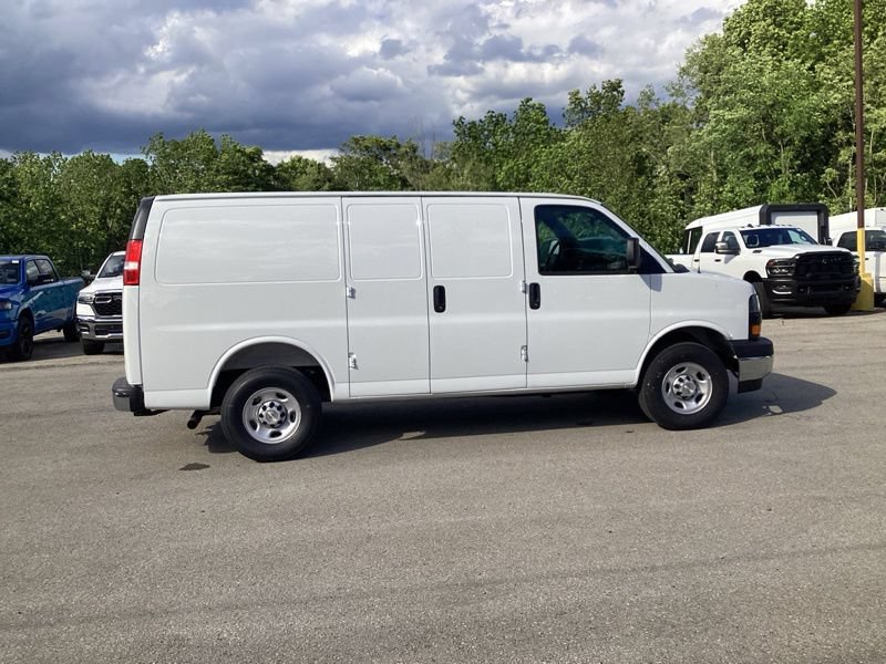 New 2026 Chevrolet Express 3500 w/ Driver Convenience Package RWD image 8