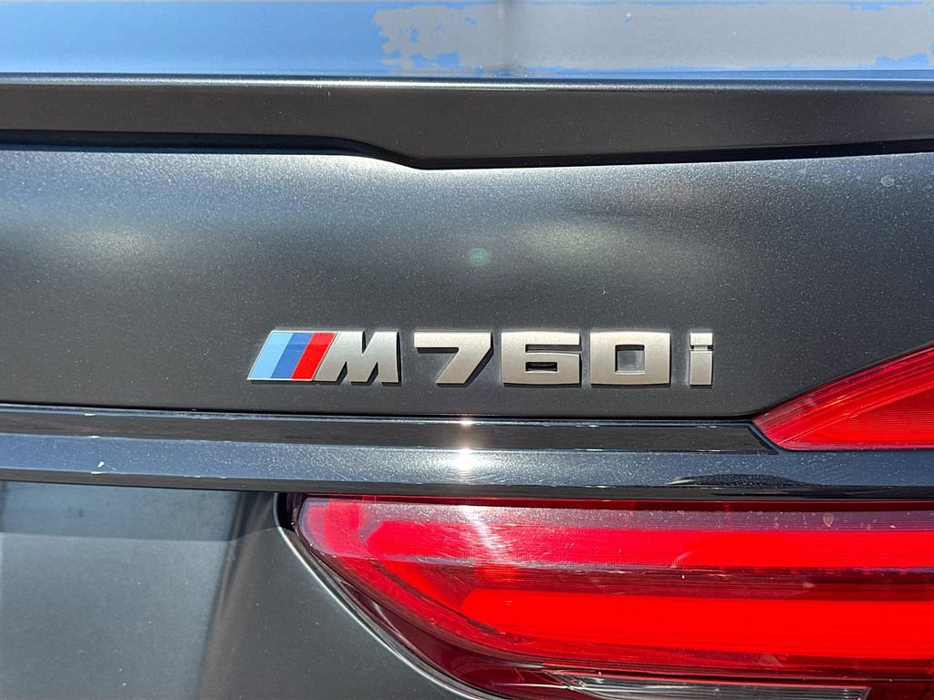 Used 2018 BMW M760i xDrive image 11