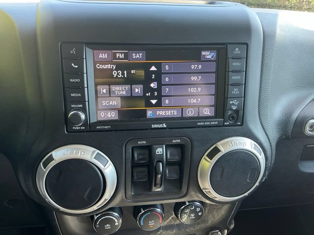 Used 2018 Jeep Wrangler Unlimited Sahara w/ Connectivity Group AWD/4WD image 21