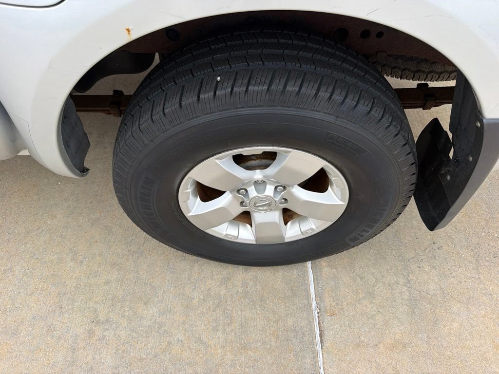 Used 2010 Nissan Frontier SE AWD/4WD image 9