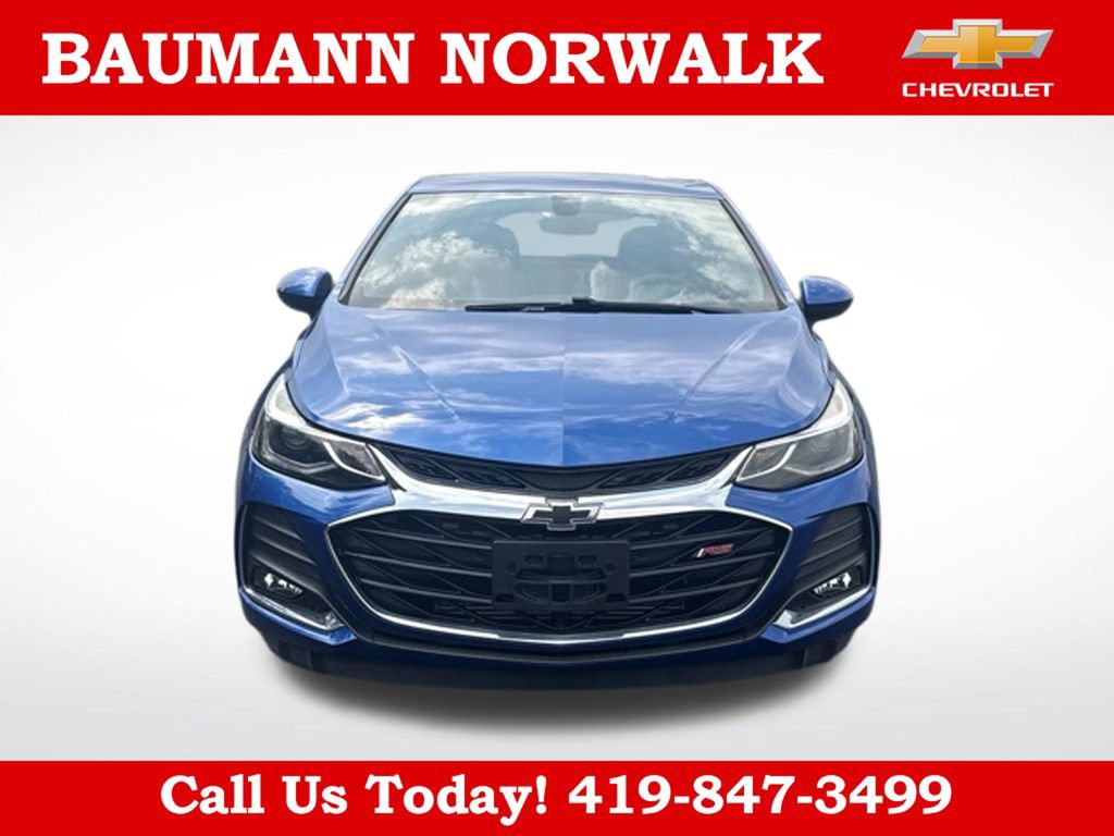 Used 2019 Chevrolet Cruze LT w/ Convenience Package FWD image 2