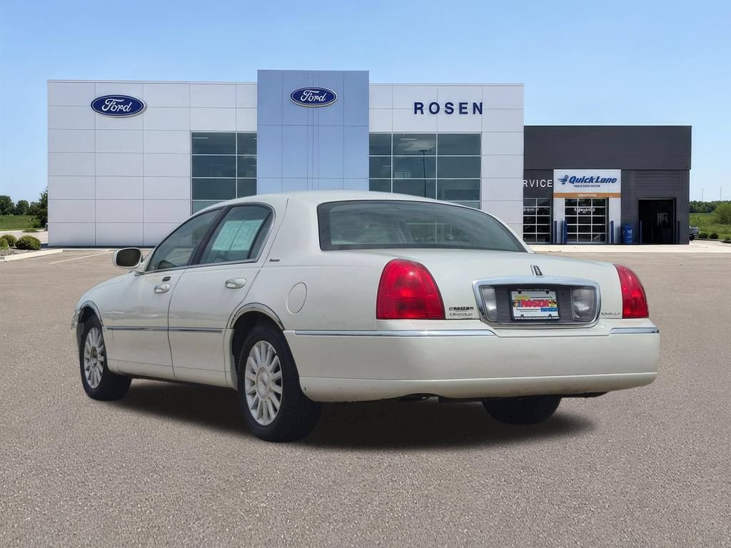 Used 2003 Lincoln Town Car Executive RWD image 5