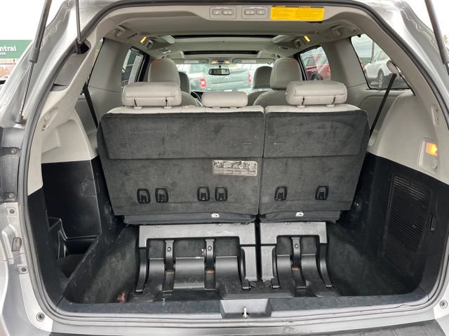 Used 2017 Toyota Sienna Limited FWD image 45