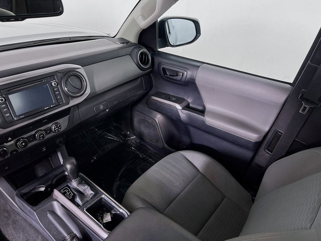 Used 2019 Toyota Tacoma SR5 AWD/4WD image 22