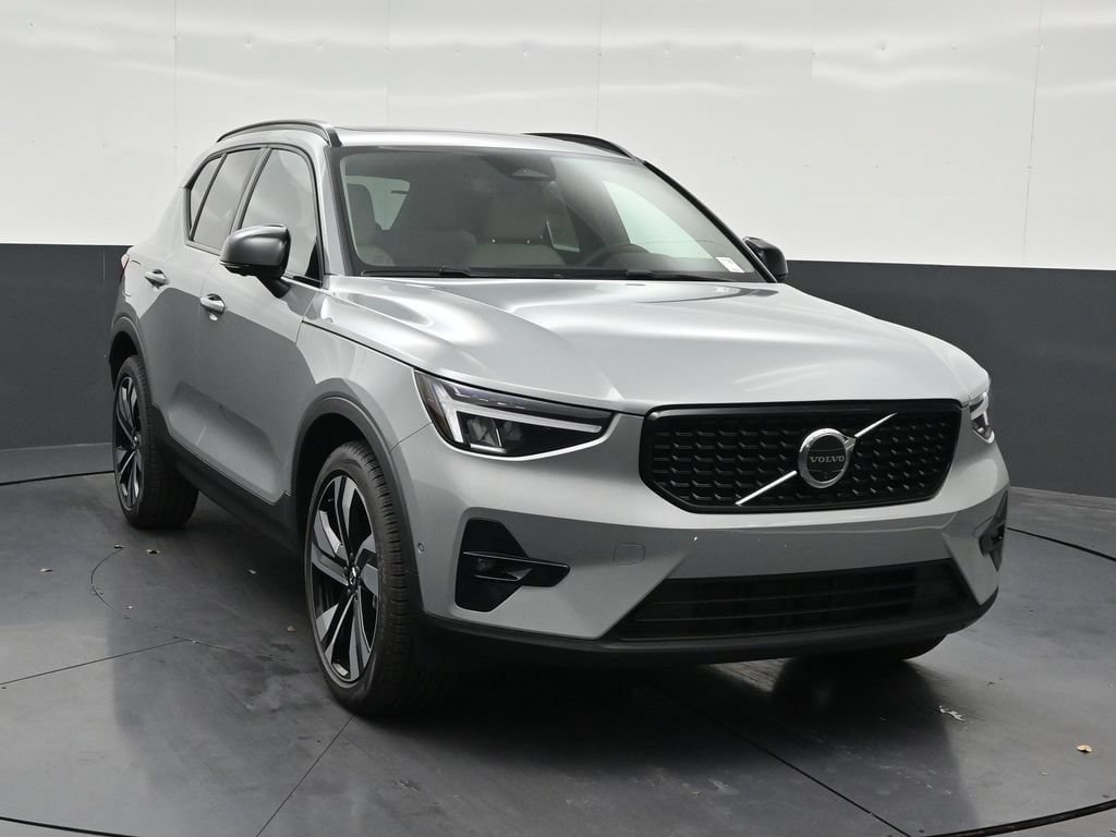 New 2026 Volvo XC40 B5 Plus w/ Protection Package Premier AWD/4WD image 7