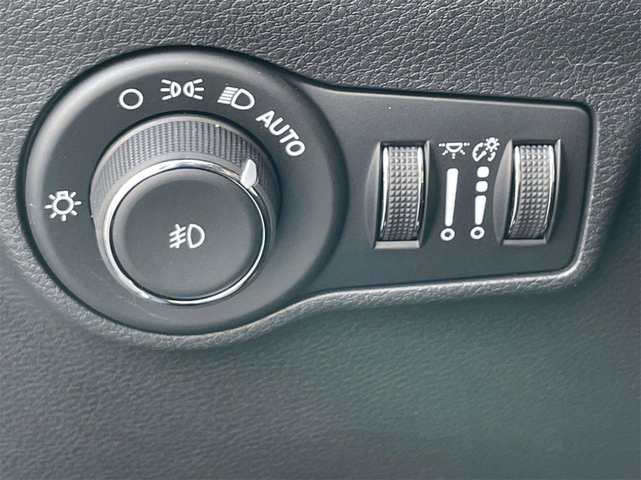 New 2026 Jeep Compass Latitude image 12